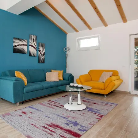 4 Bedroom Stunning In Holiday home *