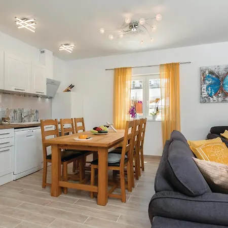 4 Bedroom Stunning In *