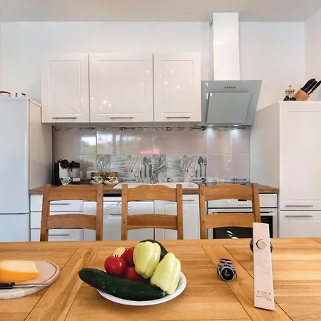 4 Bedroom Stunning In Holiday home Pula