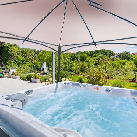 Holiday home 4 Bedroom Stunning In Pula