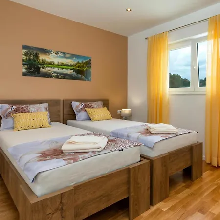 4 Bedroom Stunning In * Pula