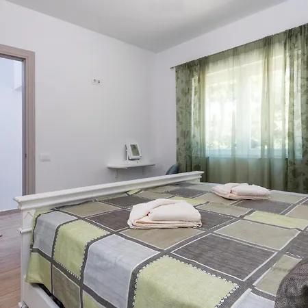 4 Bedroom Stunning In * Pula