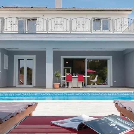 4 Bedroom Stunning In * Pula