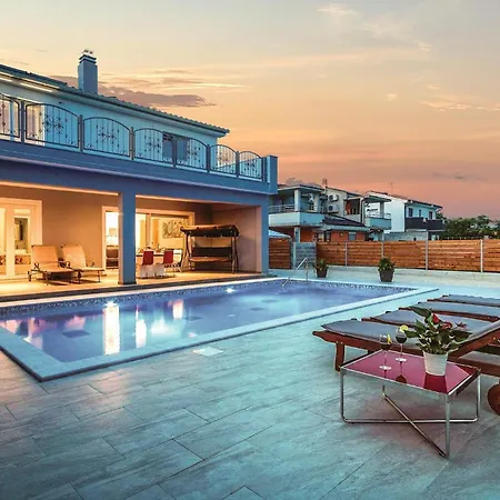 4 Bedroom Stunning In * Pula